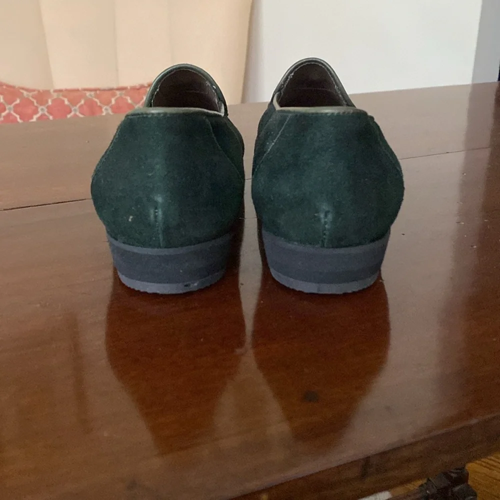 Van Eli Jasmine Green Suede Flats Made in Italy Size 7 NWT